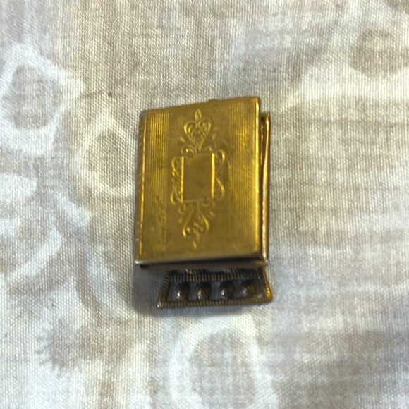 Vintage picture frame locket - Picture 1 of 4